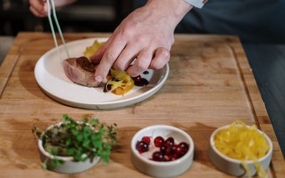 Acier et Couteaux : Découvrez le Secret des Chefs pour Cuisiner Des Plats d’Exception